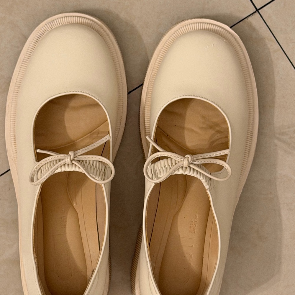 Chic Cream Women's Flats
